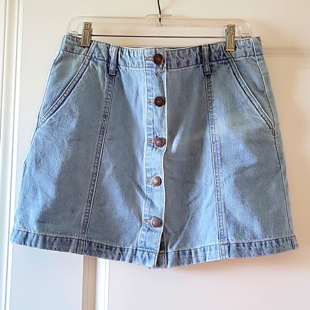 Forever 21 light denim mini skirt size 30
